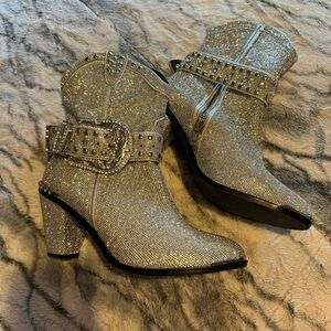 Studded Cowgirl Boots 👢